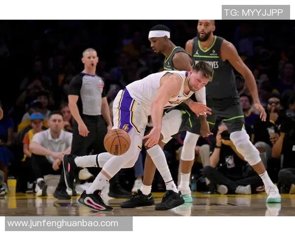 湖人队与森林狼的激烈对决回顾及精彩瞬间分析